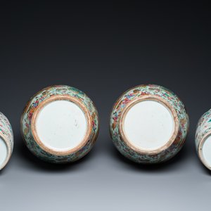 Deux paires de vases en porcelaine de Chine famille rose, 19ème — photo 7