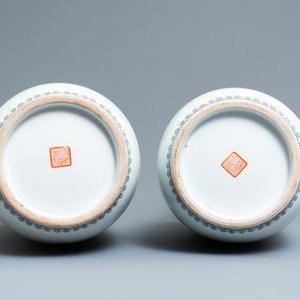 Deux paires de vases en porcelaine de Chine famille rose, marques de Qianlong, République — photo 13