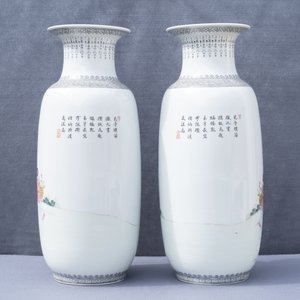 Deux paires de vases en porcelaine de Chine famille rose, marques de Qianlong, République — photo 18
