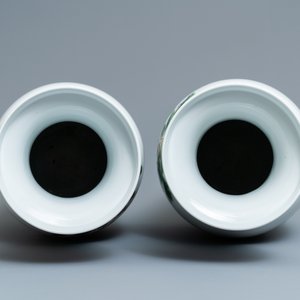 Deux paires de vases en porcelaine de Chine famille rose, marques de Qianlong, République — photo 6