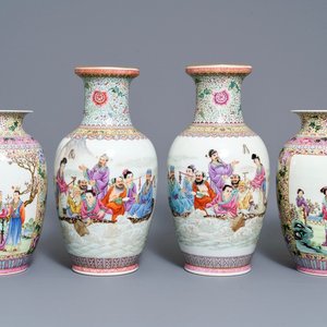 Deux paires de vases en porcelaine de Chine famille rose, marques de Qianlong, République, 20ème — photo 1