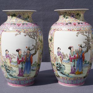 Deux paires de vases en porcelaine de Chine famille rose, marques de Qianlong, République, 20ème — photo 17