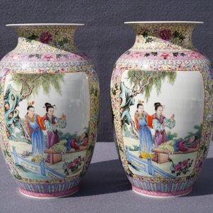 Deux paires de vases en porcelaine de Chine famille rose, marques de Qianlong, République, 20ème — photo 18