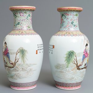 Deux paires de vases en porcelaine de Chine famille rose, marques de Qianlong, République, 20ème — photo 3