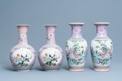 Deux paires de vases en porcelaine de Chine famille rose, République
