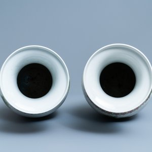 Deux paires de vases en porcelaine de Chine famille rose, République — photo 8