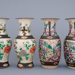 Deux paires de vases en porcelaine de Chine famille verte et rose sur fond craquelé, 19ème — photo 4