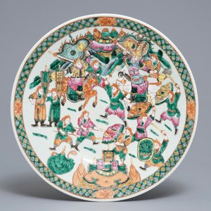 Deux paires de vases et un plat en porcelaine de Chine famille rose et bleu et blanc, 19ème — photo 2