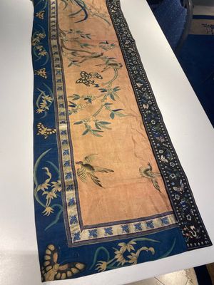 Deux panneaux en soie brodée à décor de 'cent garçons' et 'oiseaux et fleurs', Chine, 19ème — photo 11