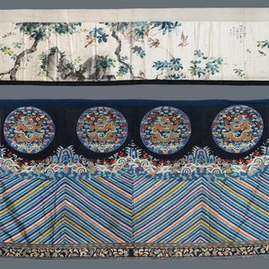 Deux panneux de forme rectangulaire en soie brodée et peinte, Chine, 19/20ème — photo 1