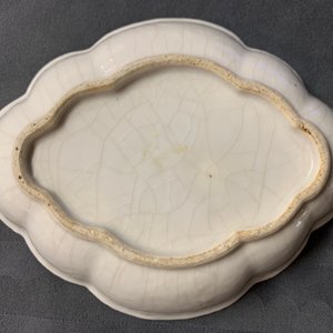 Deux pattipans et un plateau à cuillères en porcelaine de Chine famille rose armoriée pour le marché hollandais, Qianlong — photo 7