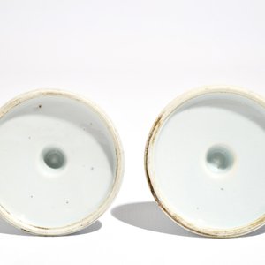 Deux petits bougeoirs en porcelaine de Chine bleu et blanc, Kangxi — photo 6