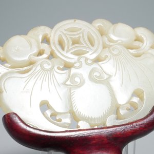 Deux pièces en jade céladon pâle sculpté, Chine, Qing — photo 7
