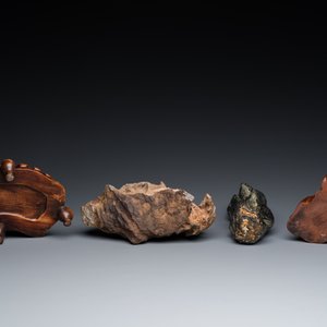 Deux pierres de lettrés ou 'gongshi' sur socles en bois, Chine, Ming ou postérieur — photo 7