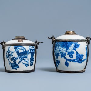 Deux pipes à eau en porcelaine de Chine 'Bleu de Hue' pour le Vietnam, 19ème — photo 1