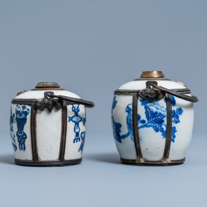 Deux pipes à eau en porcelaine de Chine 'Bleu de Hue' pour le Vietnam, 19ème — photo 4