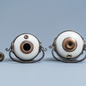 Deux pipes à eau en porcelaine de Chine 'Bleu de Hue' pour le Vietnam, 19ème — photo 5