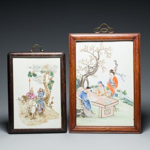 Deux plaques en porcelaine de Chine famille rose, République — photo 1