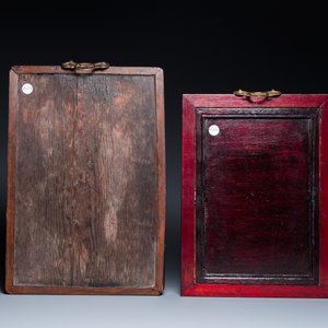 Deux plaques en porcelaine de Chine qianjiang cai, signées Wang Yunshan 汪雲山 et Wang Shu 王樞, datées 1932 et 1937 — photo 2