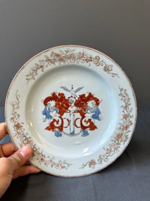 Deux plats armoriés en porcelaine de Chine aux armes de Valckenier d'Amsterdam pour le marché néerlandais, Yongzheng — photo 12