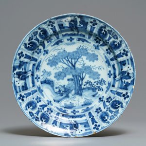 Deux plats en faïence de Delft en bleu et blanc à décor de chinoiserie, 17/18ème — photo 4