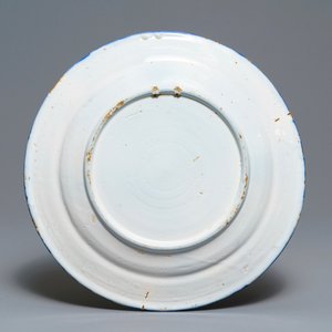 Deux plats en faïence de Delft en bleu et blanc à décor de chinoiserie, fin du 17ème — photo 5