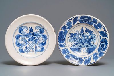 Deux plats en majolique à décor d'un panier de fruits et d'une armoirie, Delft ou la Frise, 17/18ème