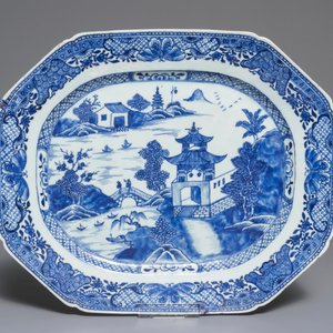 Deux plats en porcelaine de Chine bleu et blanc à décor d'un phénix et d'un paysage, 19ème et Qianlong — photo 4