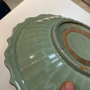Deux plats en porcelaine de Chine céladon de Longquan à décor incisé, Ming — photo 21
