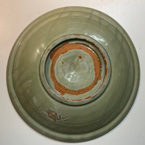Deux plats en porcelaine de Chine céladon de Longquan à décor incisé, Ming — photo 10