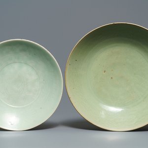 Deux plats en porcelaine de Chine céladon dite 'de Swatow' à décor incisé, Ming — photo 1