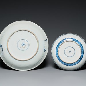 Deux plats en porcelaine de Chine en bleu et blanc et famille verte, Kangxi — photo 3