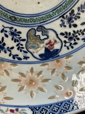 Deux plats en porcelaine de Chine famille rose, marque de Kangxi et de Shen De Tang 慎德堂, 19ème — photo 5