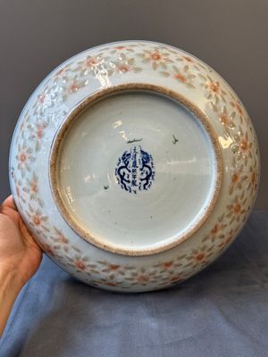 Deux plats en porcelaine de Chine famille rose, marque de Kangxi et de Shen De Tang 慎德堂, 19ème — photo 8
