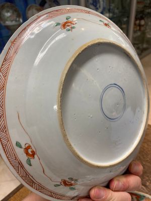 Deux plats en porcelaine de Chine famille verte à décor de pies et de prunus, Kangxi — photo 13