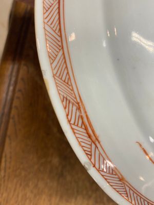 Deux plats en porcelaine de Chine famille verte à décor de pies et de prunus, Kangxi — photo 14