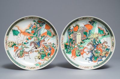 Deux plats en porcelaine de Chine famille verte, une à marque de Kangxi, 19ème