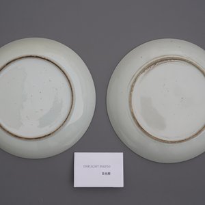 Deux plats en porcelaine de Chine polychrome de Canton, 19ème — photo 5