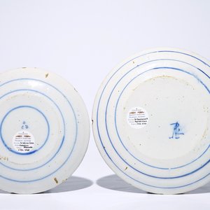 Deux plats et deux assiettes en faïence de Delft bleu et blanc, début du 18ème — photo 5