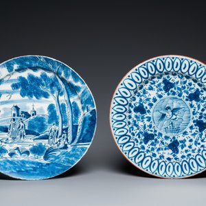 Deux plats et deux paires d'assiettes en faïence de Delft en bleu et blanc, 18ème — photo 2