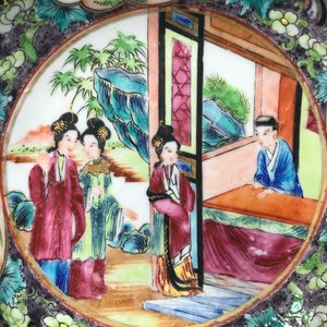 Deux plats et neuf soucoupes en famille rose et un cachepot en porcelaine de Chine bleu et blanc, 19ème — photo 21