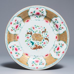 Deux plats et six assiettes en porcelaine de Chine famille rose, Yongzheng/Qianlong — photo 5