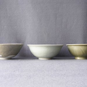 Deux plats et trois bols en porcelaine de Chine céladon de Longquan, Song/Ming — photo 26
