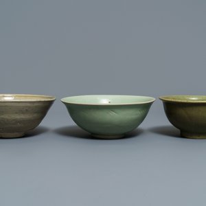 Deux plats et trois bols en porcelaine de Chine céladon de Longquan, Song/Ming — photo 4