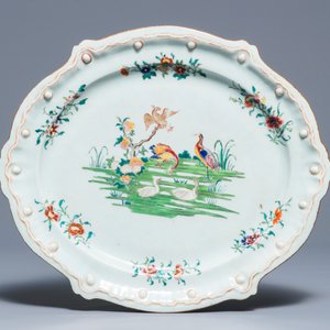 Deux plats ovales en porcelaine de Chine famille rose de style Hoechst, Qianlong — photo 2