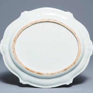 Deux plats ovales en porcelaine de Chine famille rose de style Hoechst, Qianlong — photo 3