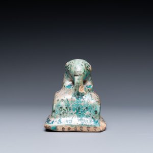 Deux plats, trois bols, une verseuse et un lion en céramique à émail noir et turquoise, Raqqa et Nishapour, Moyen-Orient, 12/13ème et après — photo 11
