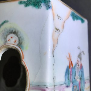 Deux portes-chapeau réticulés en porcelaine de Chine famille rose, 19ème — photo 7