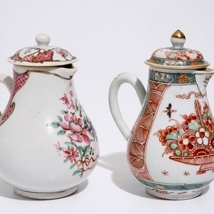 Deux pots à lait couverts en porcelaine de Chine famille rose et surdécoré aux Pays-Bas, Qianlong — photo 1