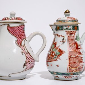 Deux pots à lait couverts en porcelaine de Chine famille rose et surdécoré aux Pays-Bas, Qianlong — photo 4